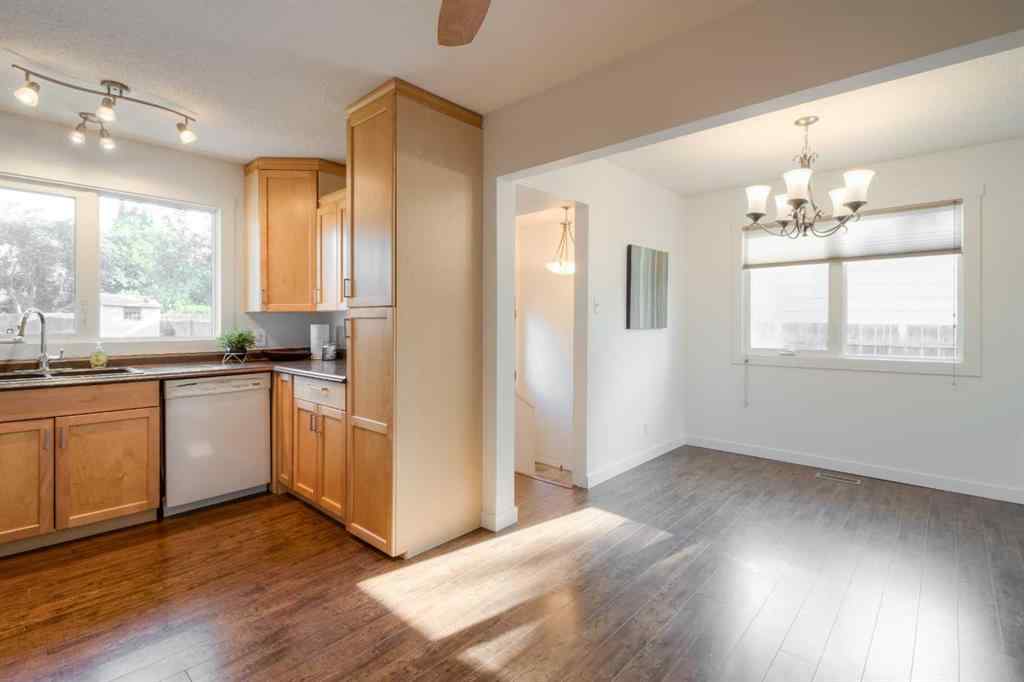 MLS® A2250939 - 946 Columbia Boulevard W in Varsity Village Lethbridge, Residential