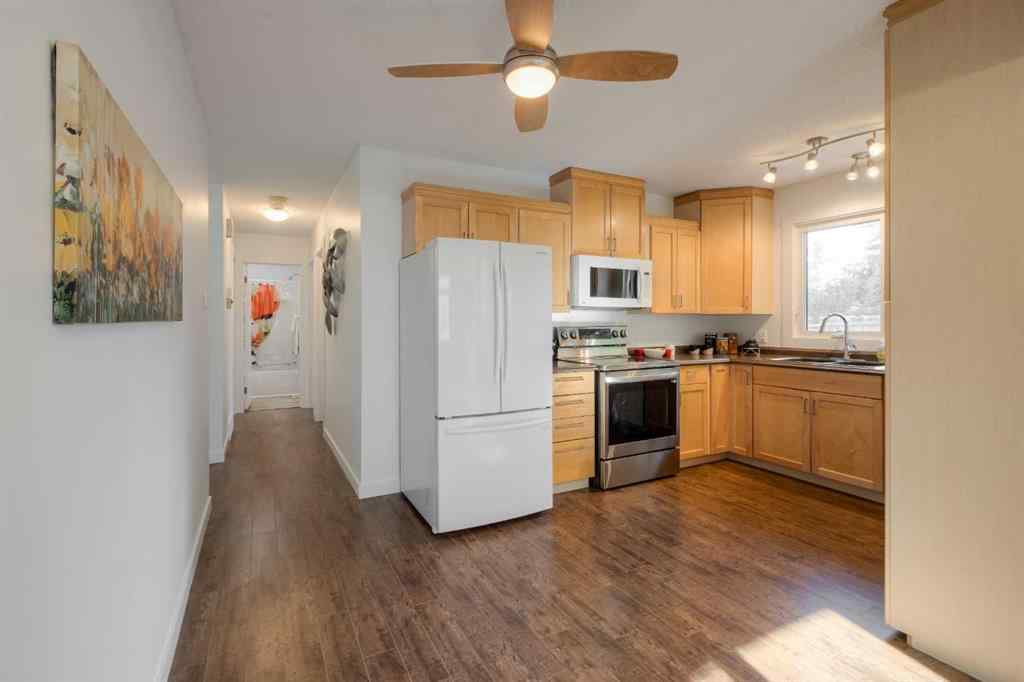 MLS® A2250939 - 946 Columbia Boulevard W in Varsity Village Lethbridge, Residential
