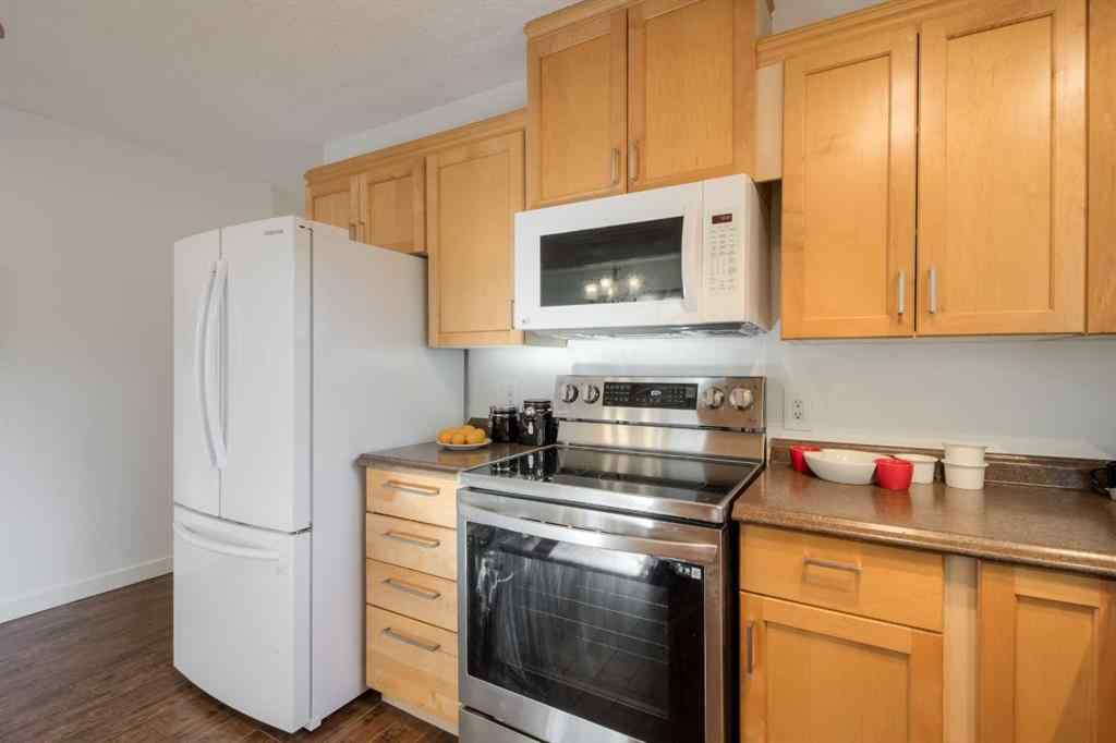 MLS® A2250939 - 946 Columbia Boulevard W in Varsity Village Lethbridge, Residential