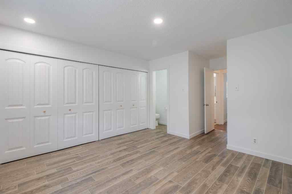 MLS® A2250939 - 946 Columbia Boulevard W in Varsity Village Lethbridge, Residential
