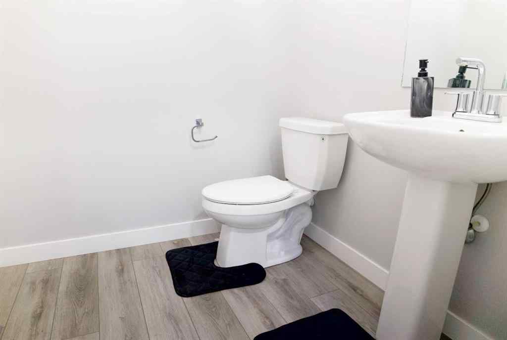 MLS® A2250954 - 119 Crestview Boulevard  in Crestview Sylvan Lake, Residential