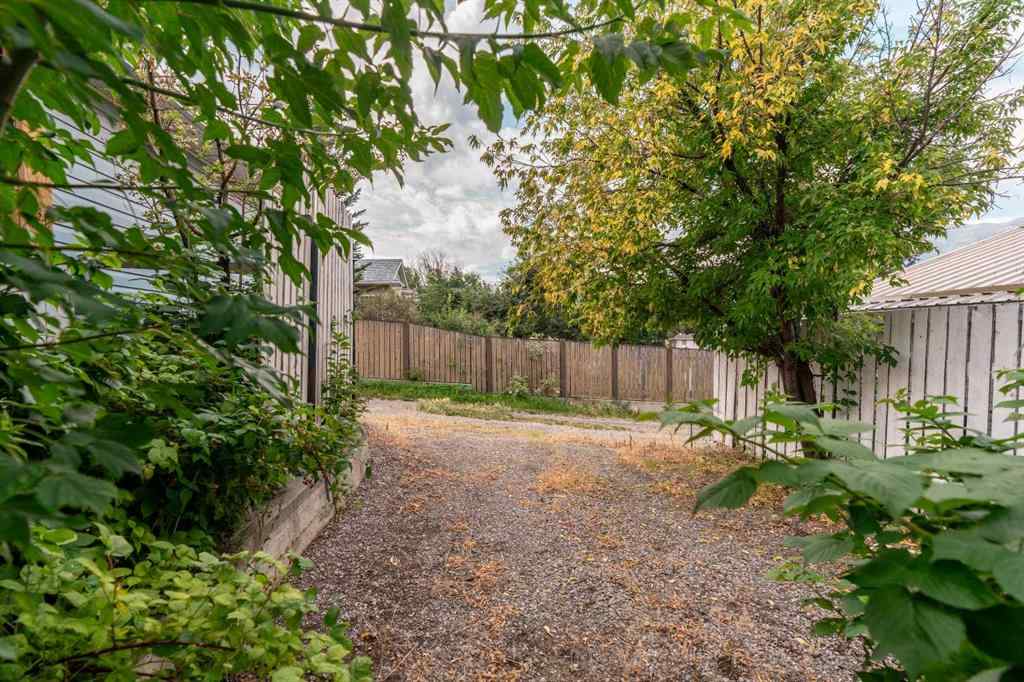MLS® A2250969 - 2729 226 Street  in NONE Bellevue, Residential