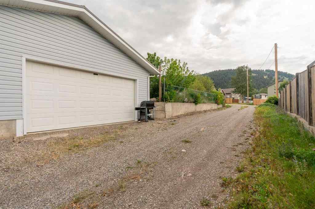MLS® A2250969 - 2729 226 Street  in NONE Bellevue, Residential
