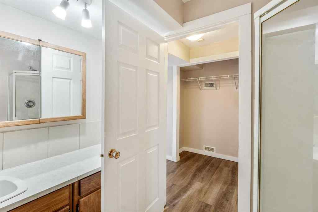 MLS® A2250969 - 2729 226 Street  in NONE Bellevue, Residential