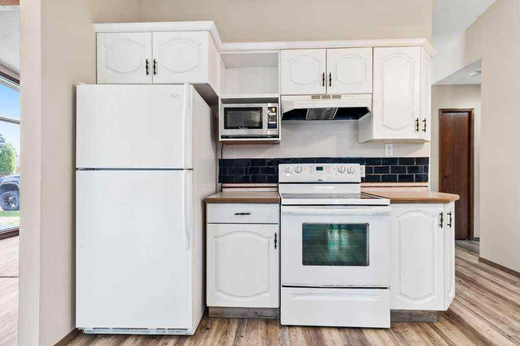 MLS® A2250970 - 18 Odell Green  in Oriole Park Red Deer, Residential