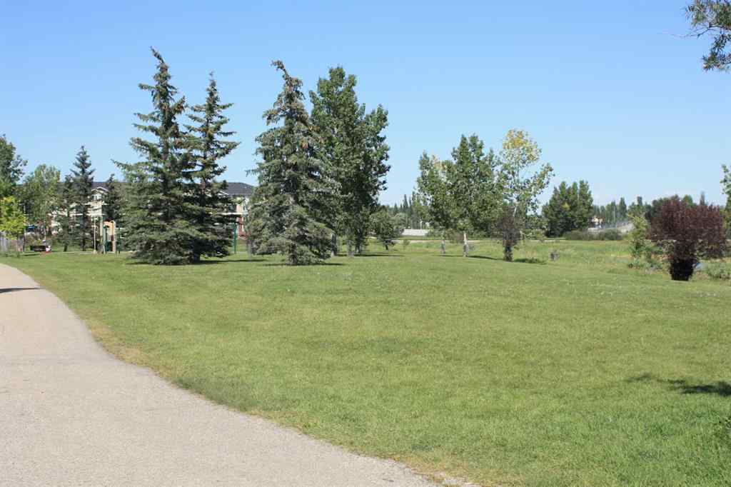 MLS® A2250973 - 237 Willowbrook Close NW in Willowbrook Airdrie, Residential