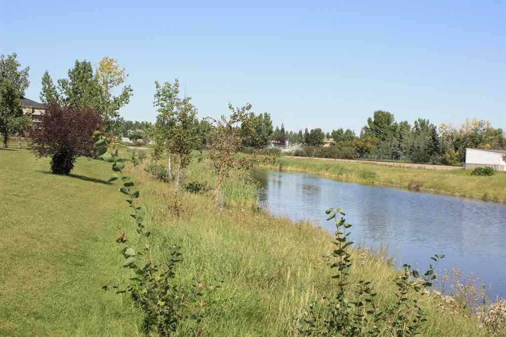 MLS® A2250973 - 237 Willowbrook Close NW in Willowbrook Airdrie, Residential