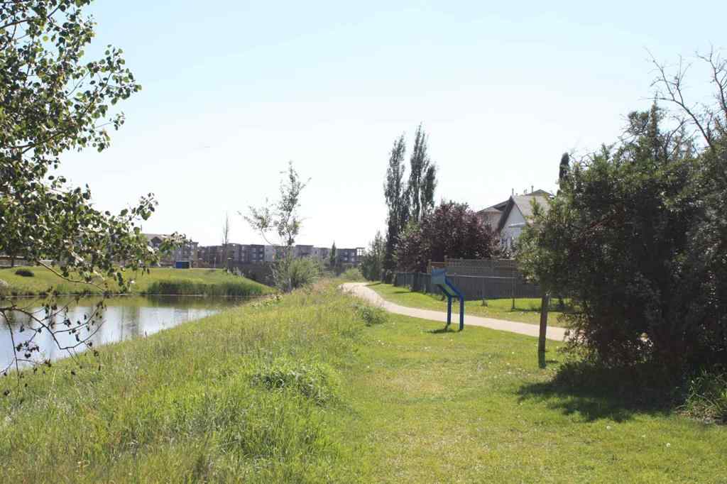 MLS® A2250973 - 237 Willowbrook Close NW in Willowbrook Airdrie, Residential