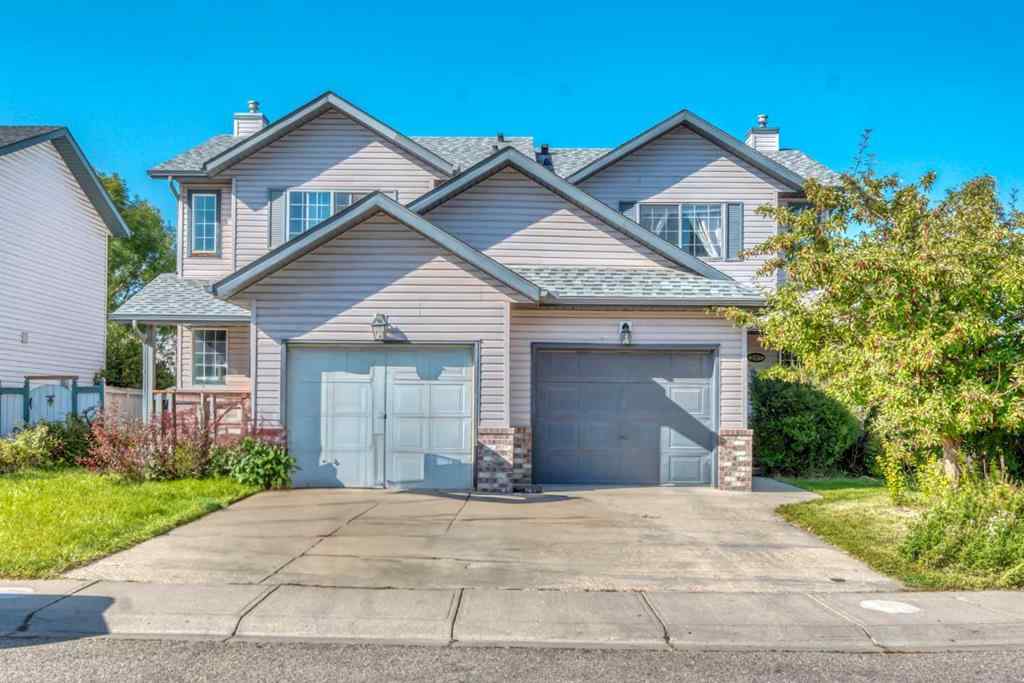 MLS® A2250973 - 237 Willowbrook Close NW in Willowbrook Airdrie, Residential