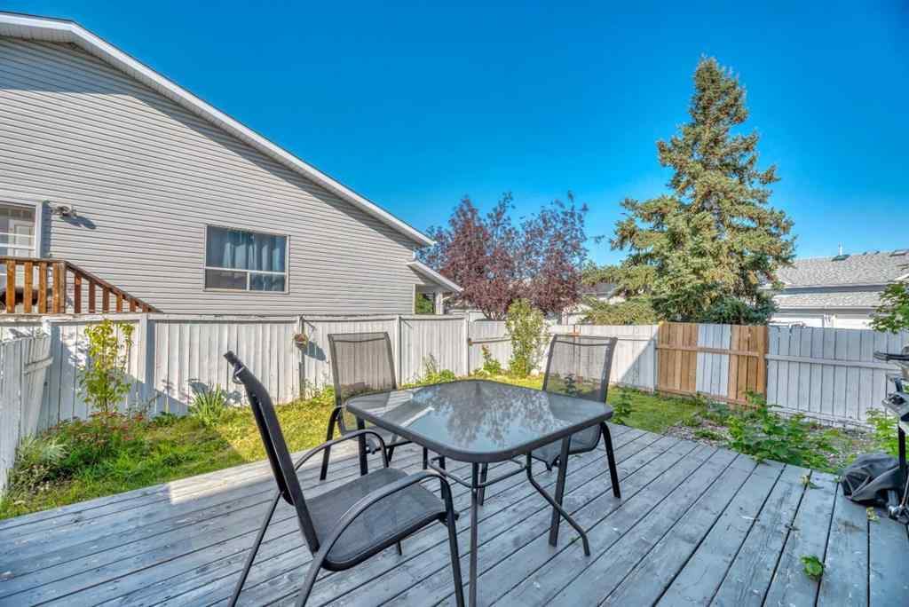 MLS® A2250973 - 237 Willowbrook Close NW in Willowbrook Airdrie, Residential