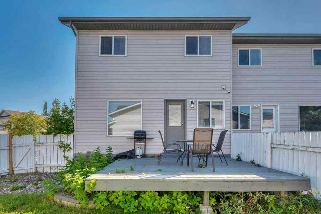 MLS® A2250973 - 237 Willowbrook Close NW in Willowbrook Airdrie, Residential