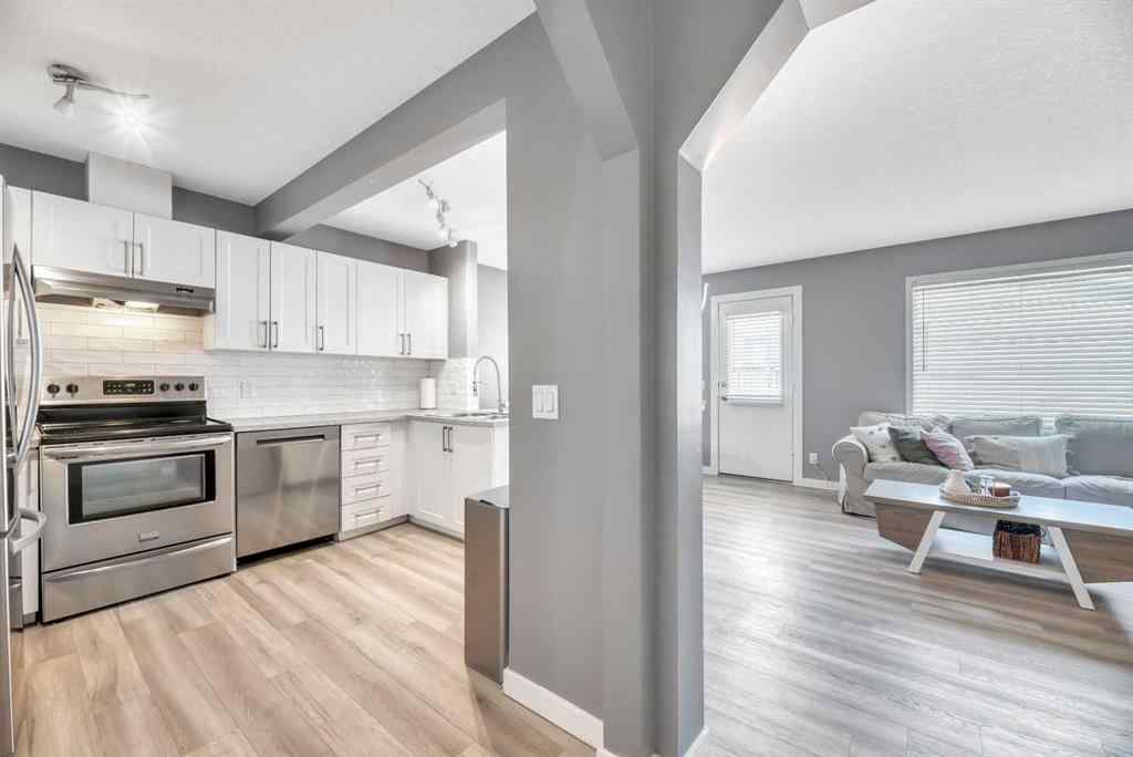 MLS® A2250973 - 237 Willowbrook Close NW in Willowbrook Airdrie, Residential
