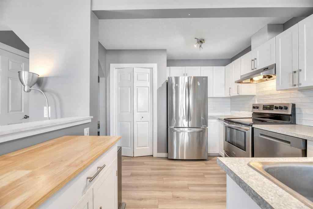 MLS® A2250973 - 237 Willowbrook Close NW in Willowbrook Airdrie, Residential