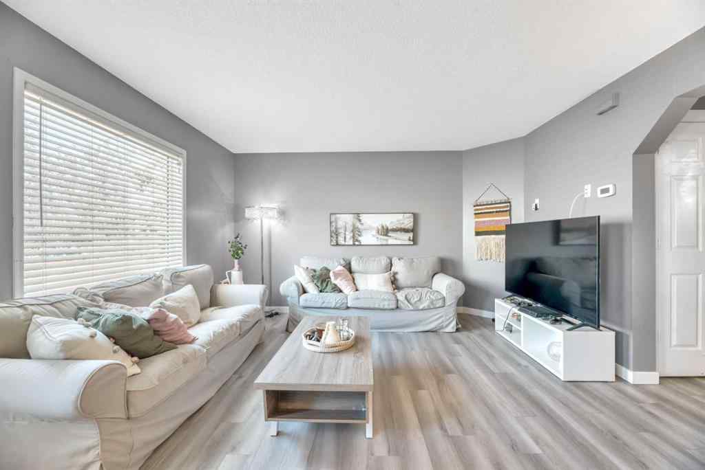 MLS® A2250973 - 237 Willowbrook Close NW in Willowbrook Airdrie, Residential