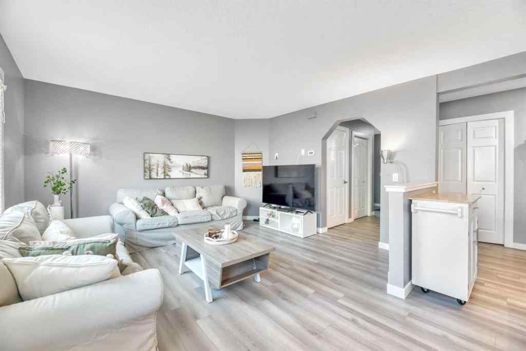 MLS® A2250973 - 237 Willowbrook Close NW in Willowbrook Airdrie, Residential