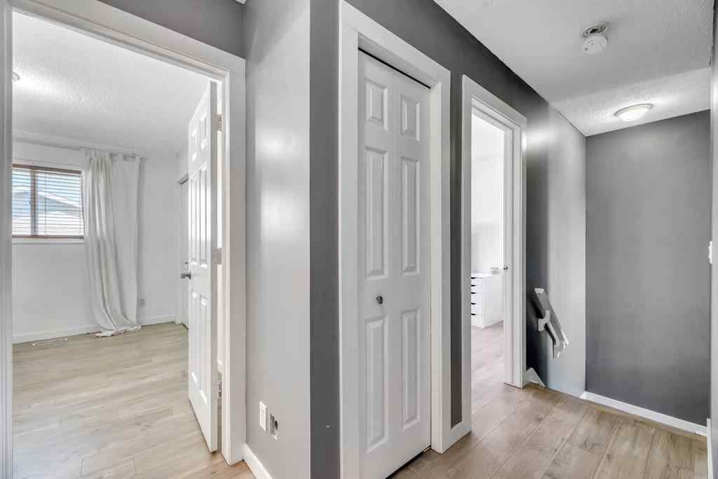 MLS® A2250973 - 237 Willowbrook Close NW in Willowbrook Airdrie, Residential