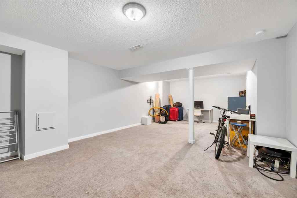 MLS® A2250973 - 237 Willowbrook Close NW in Willowbrook Airdrie, Residential