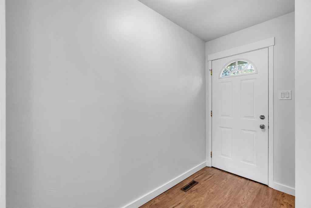 MLS® A2250975 - Unit #114 2211 19 Street NE in Vista Heights Calgary, Residential