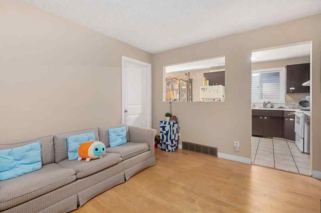 MLS® A2250979 - 4256 40 Avenue NW in Varsity Calgary, Residential
