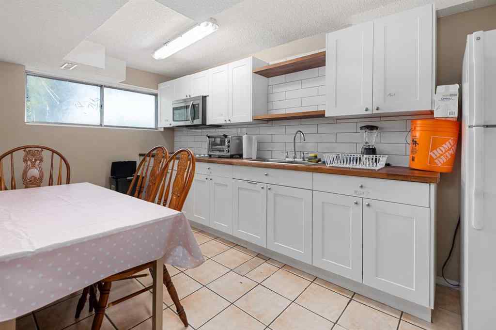 MLS® A2250979 - 4256 40 Avenue NW in Varsity Calgary, Residential