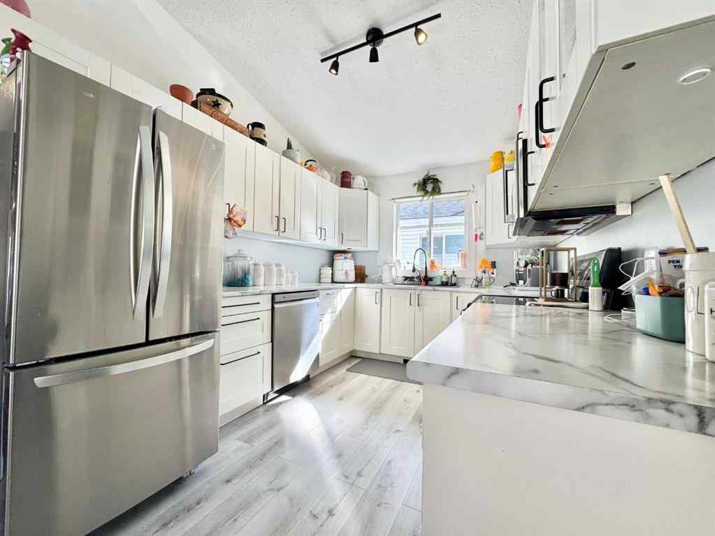 MLS® A2251016 - 10 King Court  in NONE Whitecourt, Residential