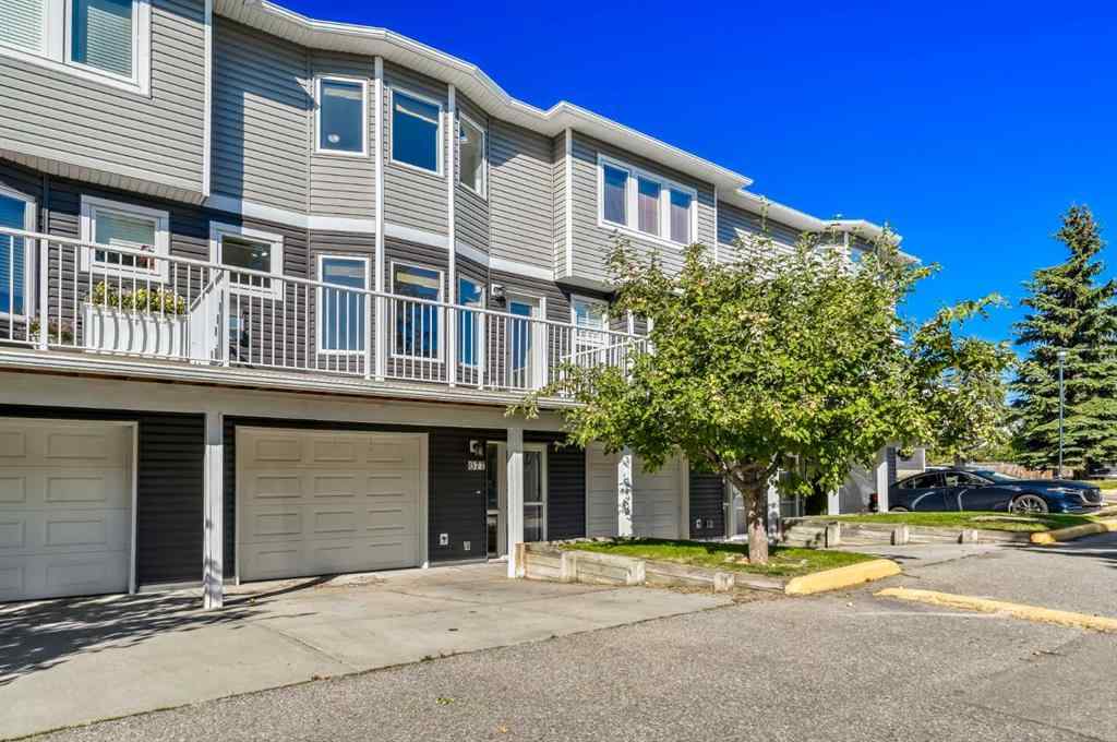 MLS® A2251021 - 677 Regal Park NE in Renfrew Calgary, Residential