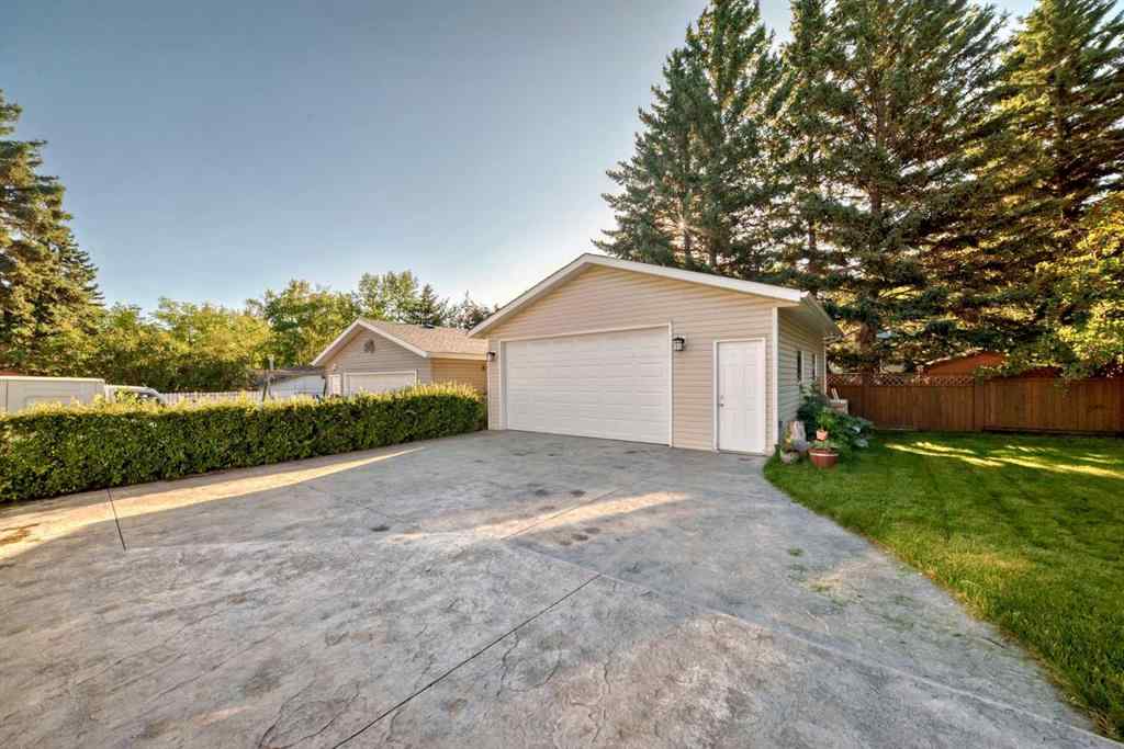 MLS® A2251023 - 9656 Oakhill Drive SW in Oakridge Calgary, Residential