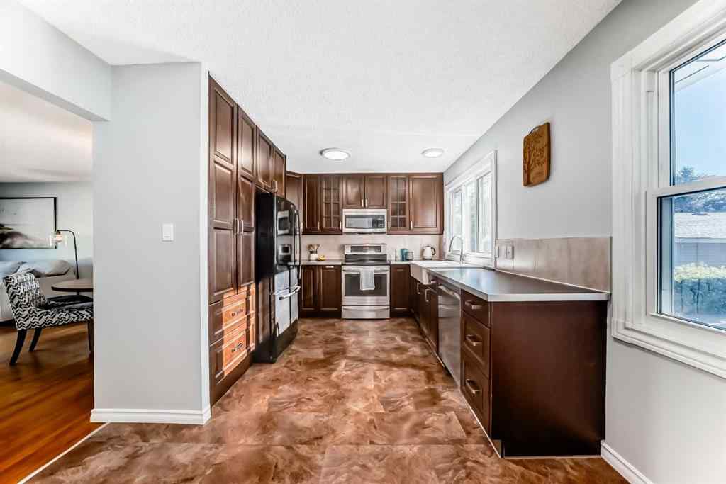 MLS® A2251023 - 9656 Oakhill Drive SW in Oakridge Calgary, Residential