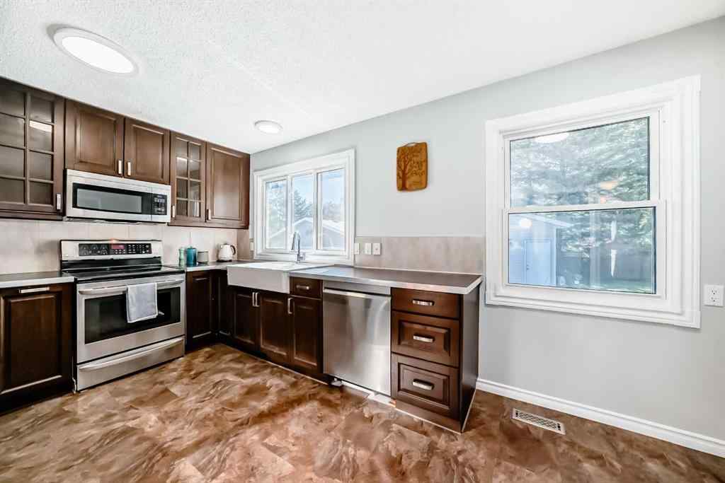MLS® A2251023 - 9656 Oakhill Drive SW in Oakridge Calgary, Residential