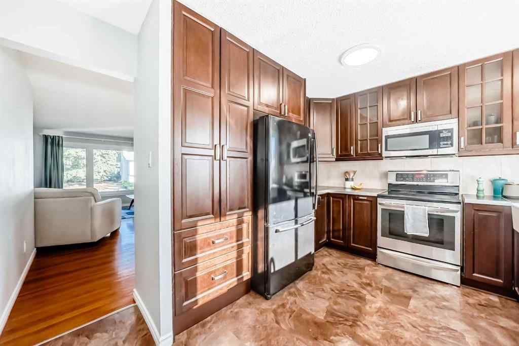 MLS® A2251023 - 9656 Oakhill Drive SW in Oakridge Calgary, Residential