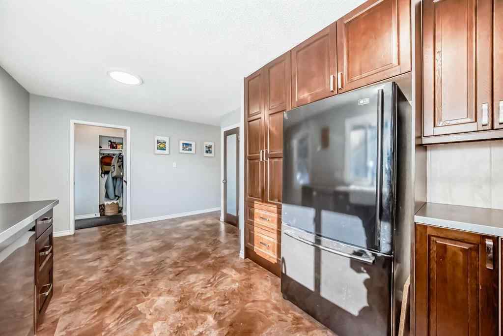 MLS® A2251023 - 9656 Oakhill Drive SW in Oakridge Calgary, Residential