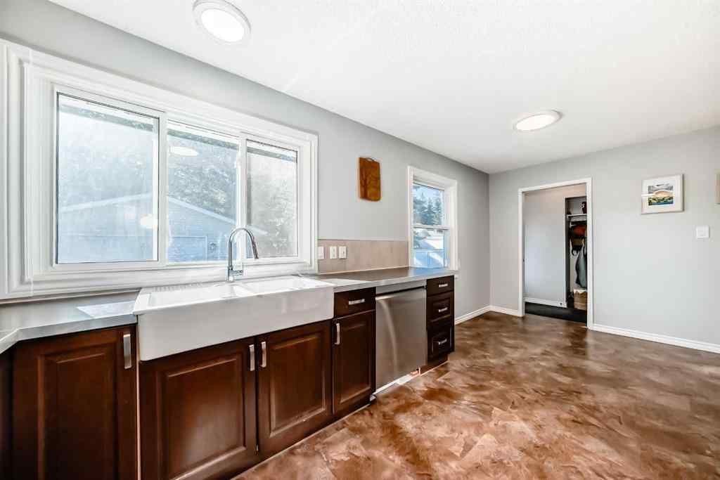 MLS® A2251023 - 9656 Oakhill Drive SW in Oakridge Calgary, Residential