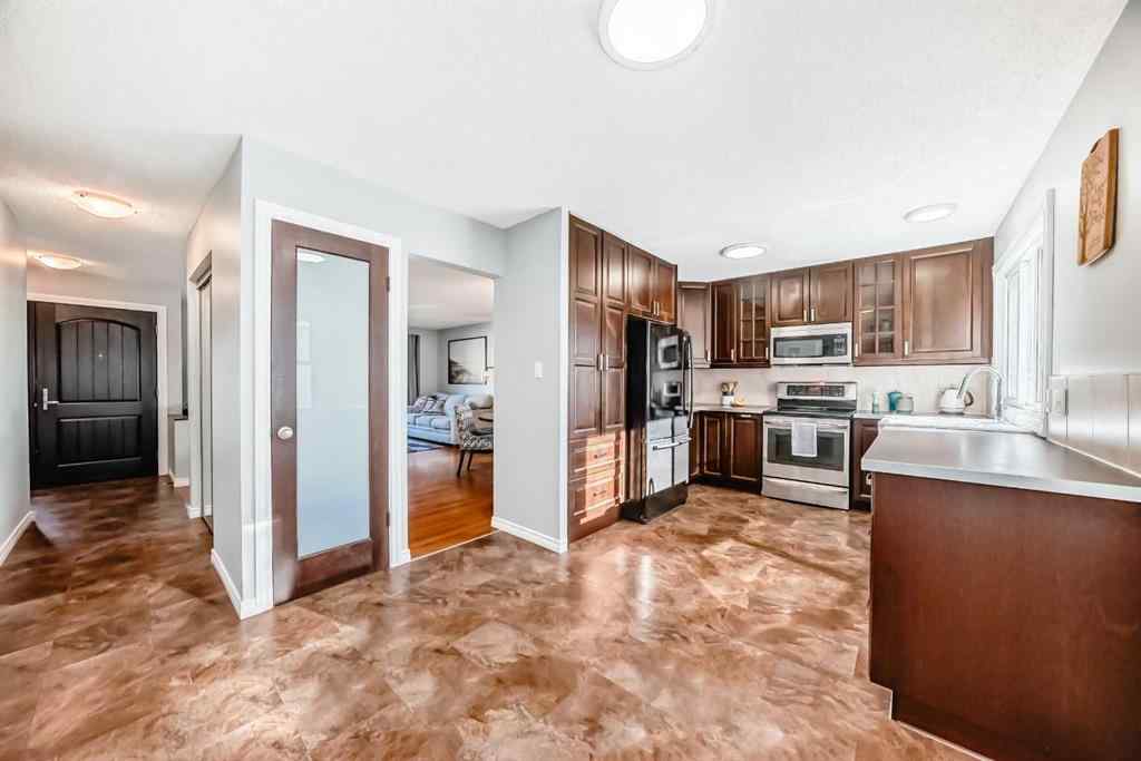 MLS® A2251023 - 9656 Oakhill Drive SW in Oakridge Calgary, Residential