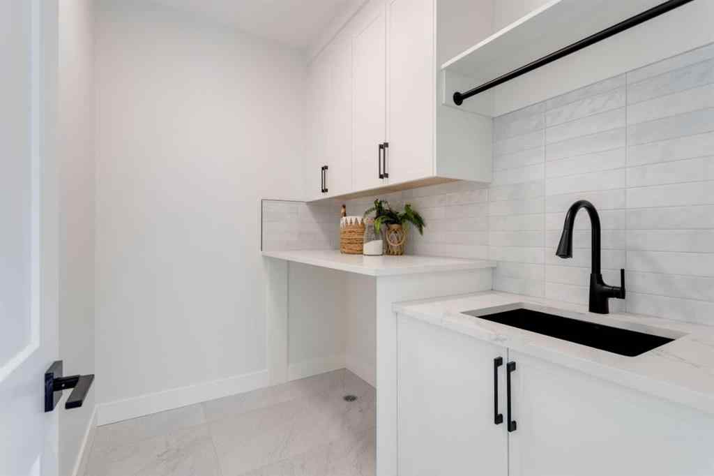MLS® A2251066 - 422 14 Avenue NE in Renfrew Calgary, Residential