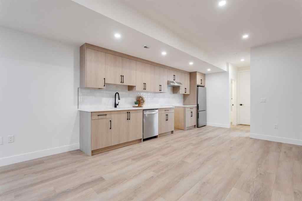 MLS® A2251066 - 422 14 Avenue NE in Renfrew Calgary, Residential