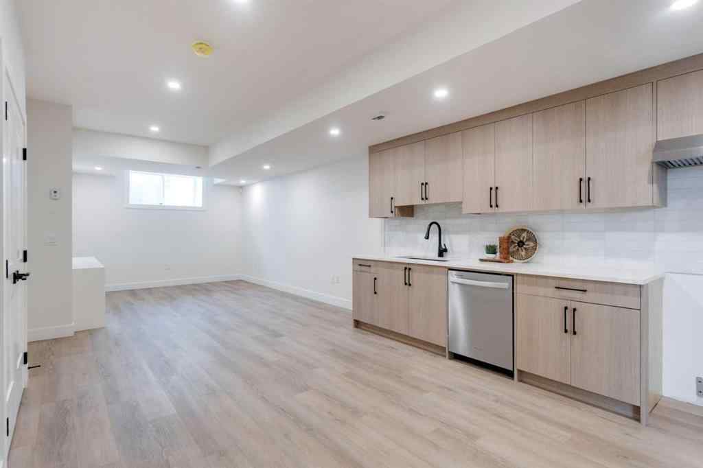 MLS® A2251066 - 422 14 Avenue NE in Renfrew Calgary, Residential