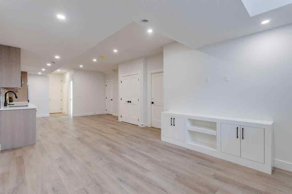 MLS® A2251066 - 422 14 Avenue NE in Renfrew Calgary, Residential