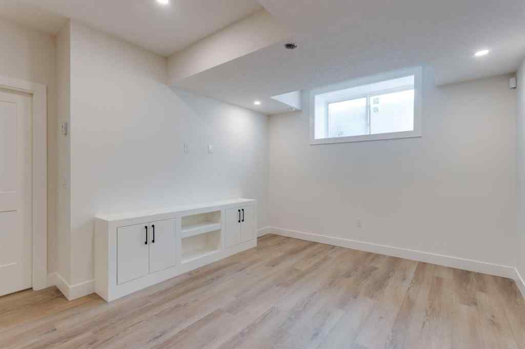 MLS® A2251066 - 422 14 Avenue NE in Renfrew Calgary, Residential