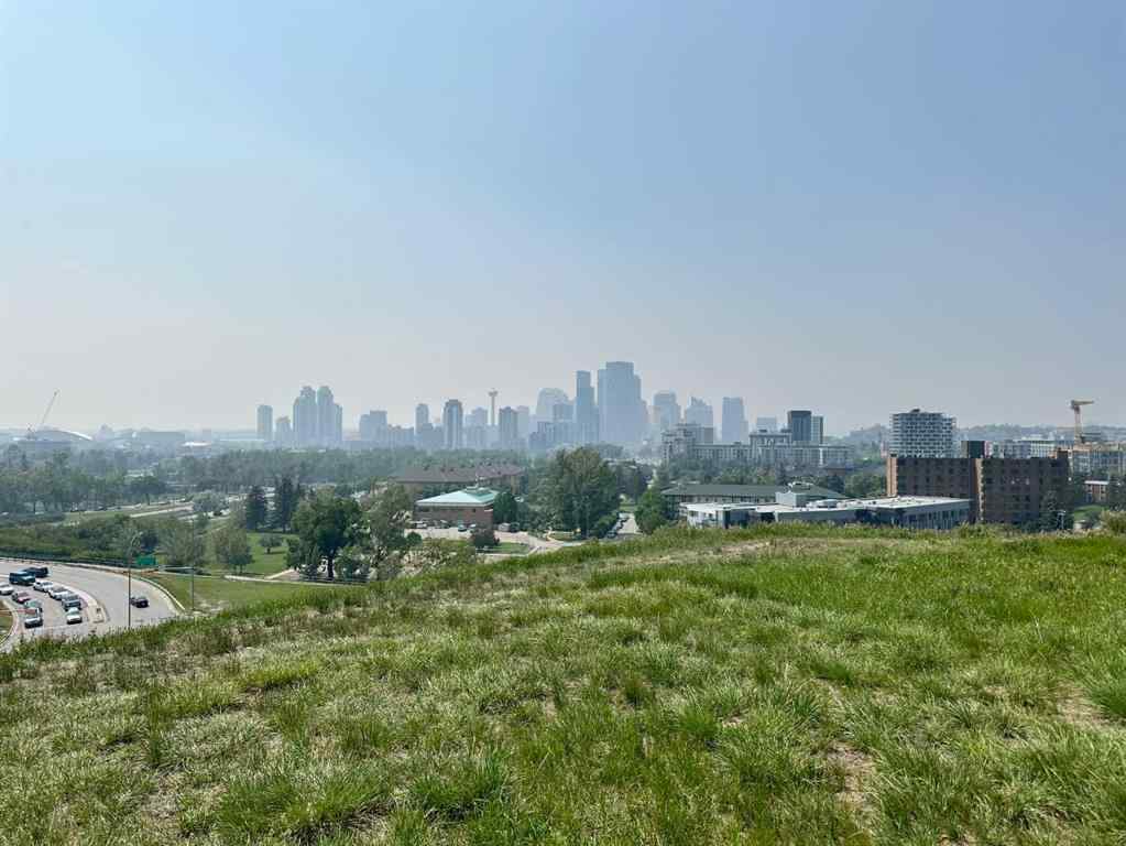MLS® A2251066 - 422 14 Avenue NE in Renfrew Calgary, Residential