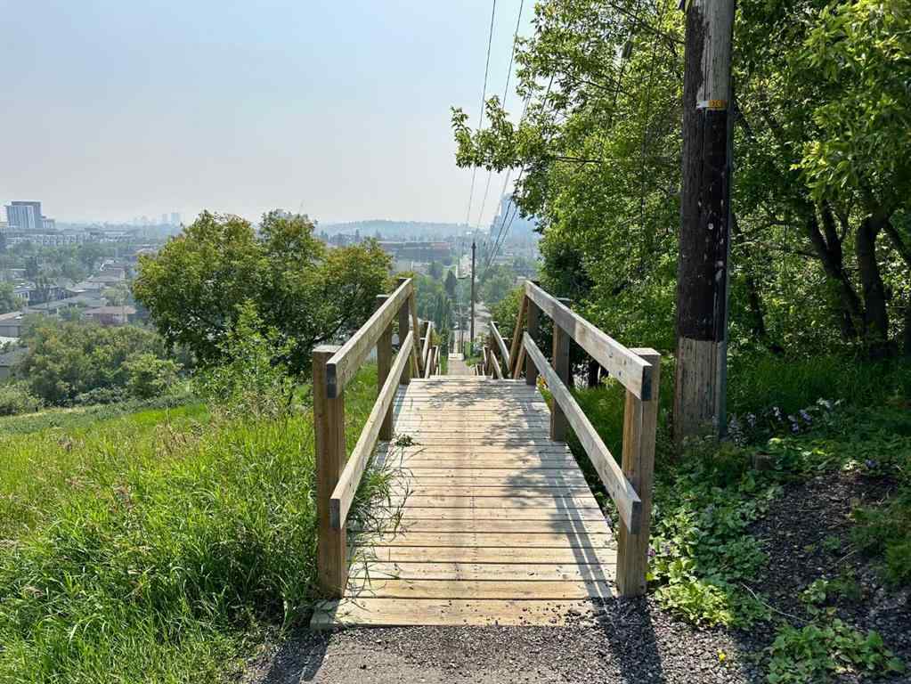 MLS® A2251066 - 422 14 Avenue NE in Renfrew Calgary, Residential