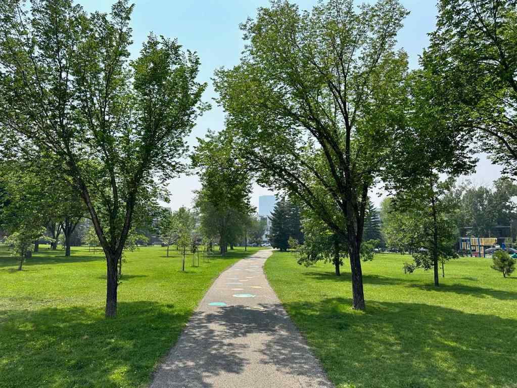 MLS® A2251066 - 422 14 Avenue NE in Renfrew Calgary, Residential