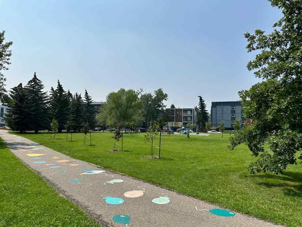 MLS® A2251066 - 422 14 Avenue NE in Renfrew Calgary, Residential