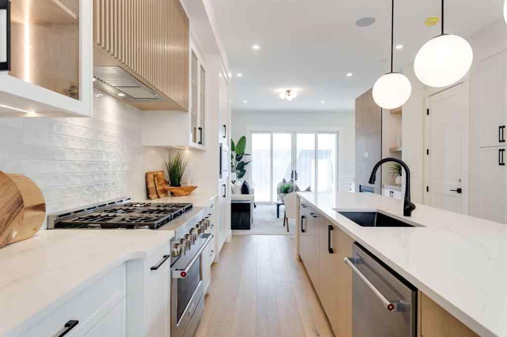 MLS® A2251066 - 422 14 Avenue NE in Renfrew Calgary, Residential