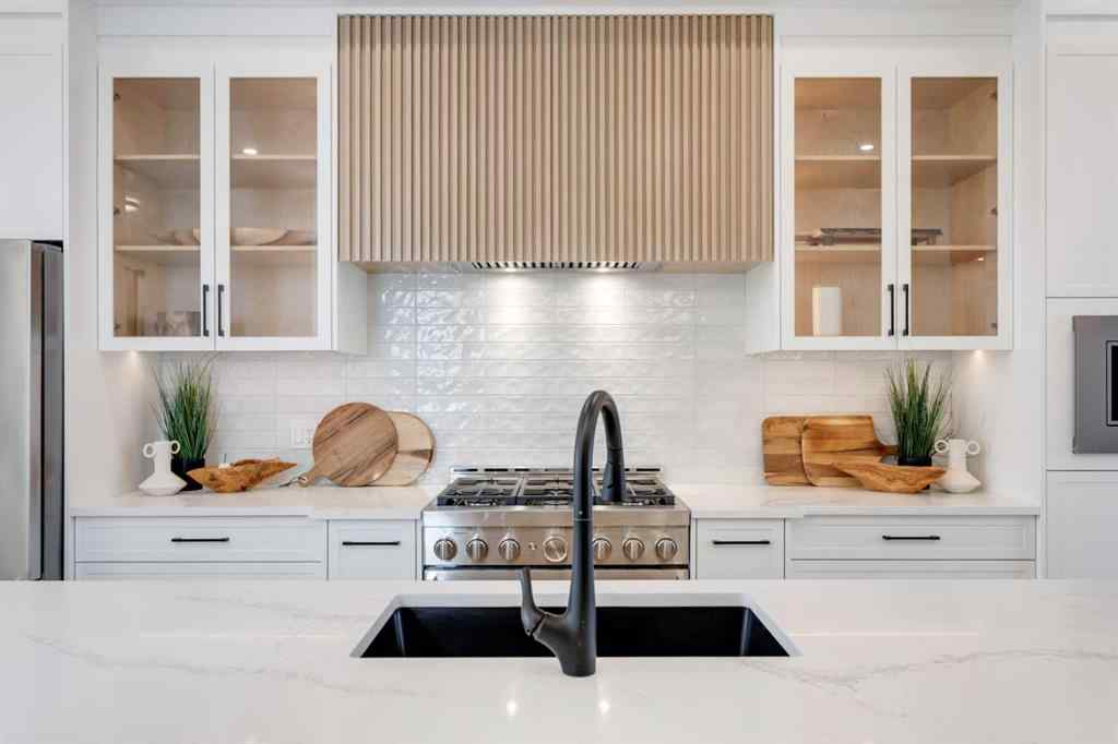 MLS® A2251066 - 422 14 Avenue NE in Renfrew Calgary, Residential