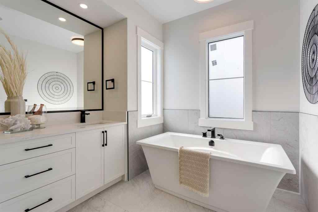 MLS® A2251066 - 422 14 Avenue NE in Renfrew Calgary, Residential