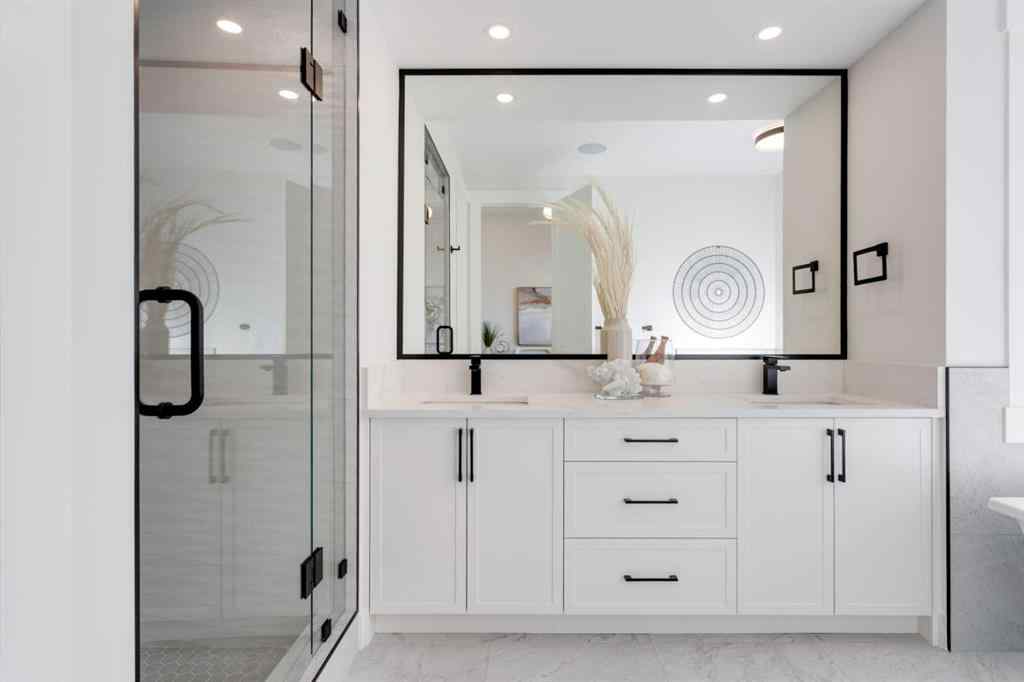 MLS® A2251066 - 422 14 Avenue NE in Renfrew Calgary, Residential