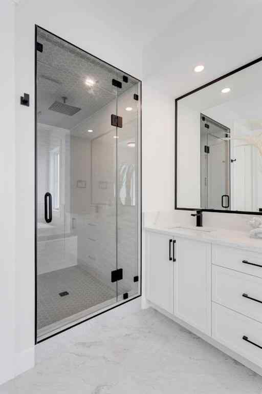 MLS® A2251066 - 422 14 Avenue NE in Renfrew Calgary, Residential