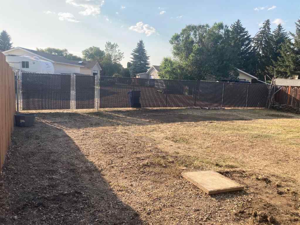 MLS® A2251071 - 16 Rossland Bay SE in Ross Glen Medicine Hat, Residential