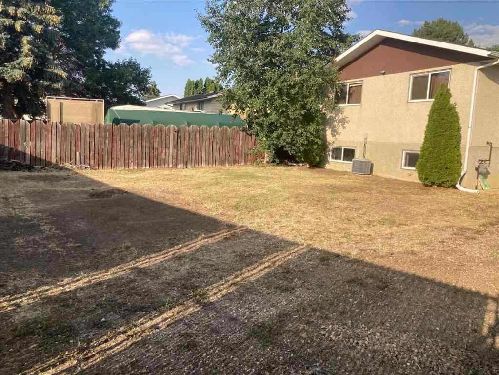 MLS® A2251071 - 16 Rossland Bay SE in Ross Glen Medicine Hat, Residential