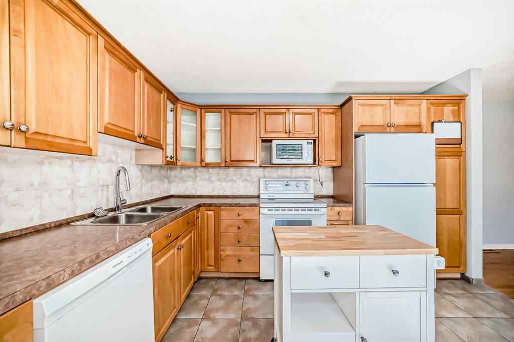 MLS® A2251075 - 520 Royalite Way SE in NONE Diamond Valley, Residential